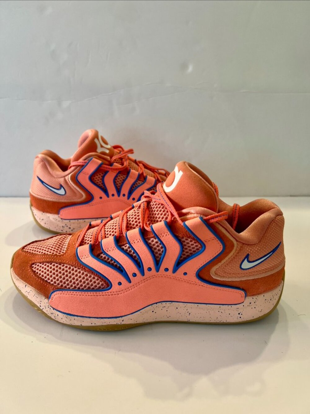Nike KD18 Basketball Shoes Atomic Pink Mens 9, Womens 10.5 W/Box